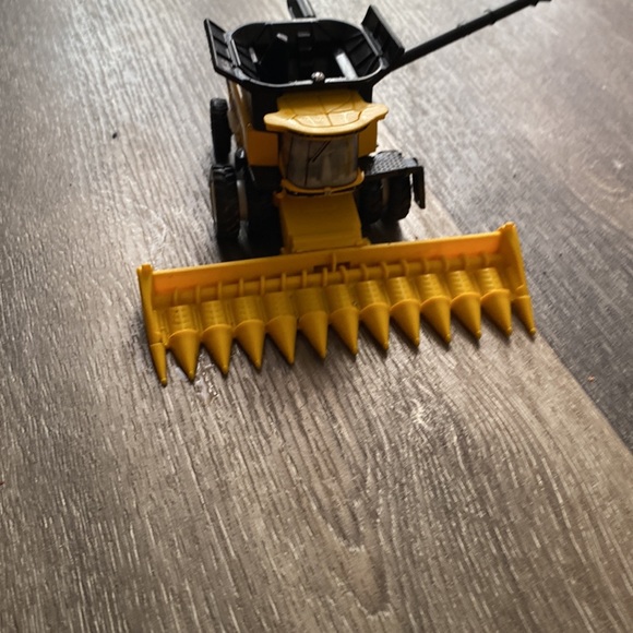 Moisoneuse bateusse new holland en jouet avec bar de coupe a blé et a maïs - Picture 2 of 8